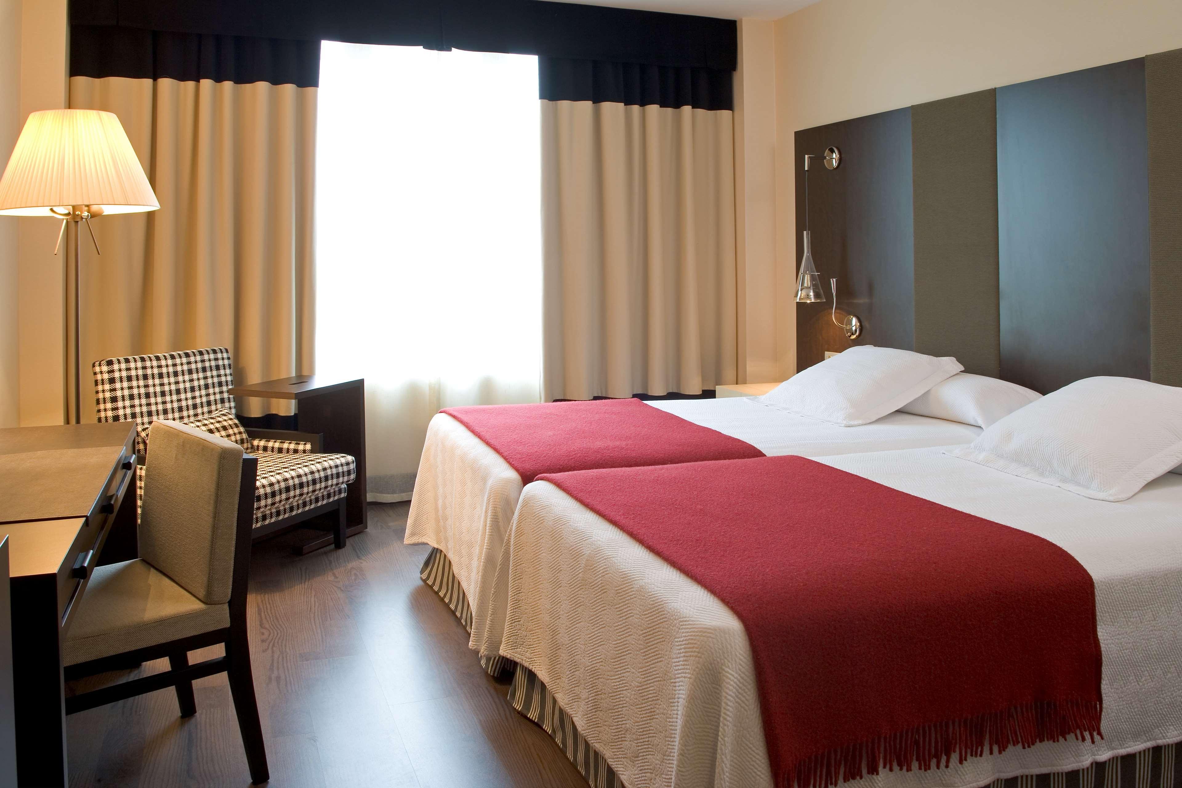Hotel Nh Bálago 4*
